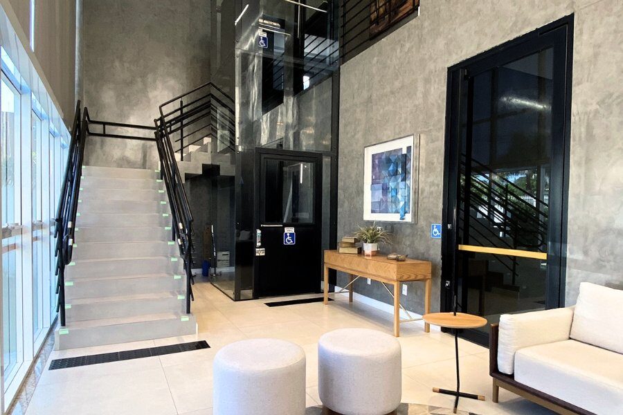 Sede Newcon — hall de entrada